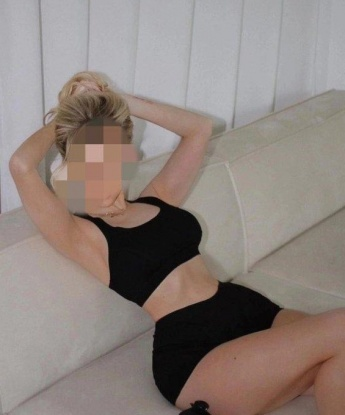 Я создам атмосферу релакса и необычных ощущений. 🌟 В моем арсенале множество услуг, которыми я могу порадовать вас: эротический массаж, стриптиз, ролевые игры, и многое другое. ✨ Позвольте себе насладиться моментами беззаботности и раскрепощенности в моей компании. 📸 Мои фото покажут вам, насколько я соблазнительна и привлекательна. 💃🏻 Отзывы о моих услугах говорят сами за себя. Я жду вас в Москве, чтобы превратить ваши фантазии в реальность! 9551, 31 год